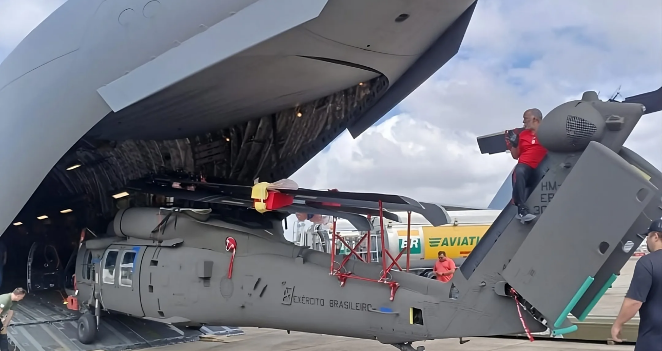 EUA completam a entrega do primeiro dos 12 novos helicópteros UH-60M Black Hawk ao Exército Brasileiro – Zona Militar
