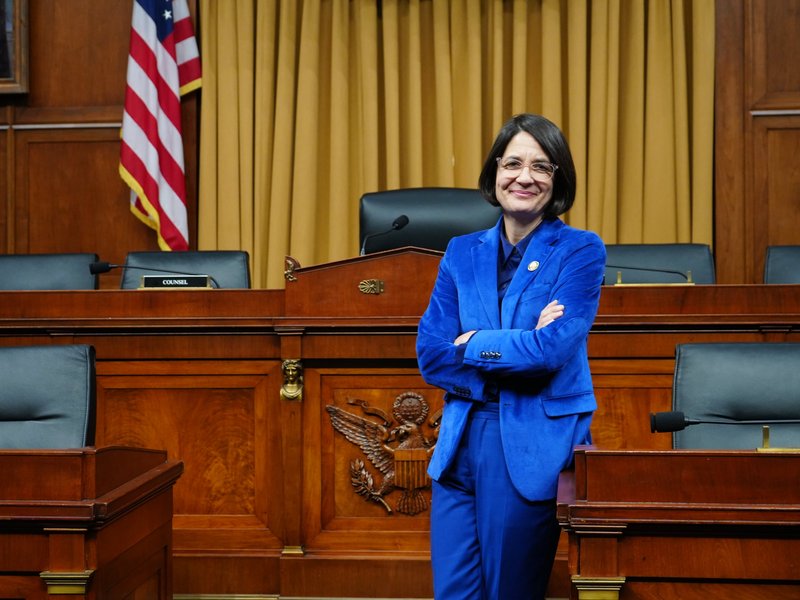 US Democratic lawmakers urge Meta, Google to end ICE ad partnerships – IANS LIVE