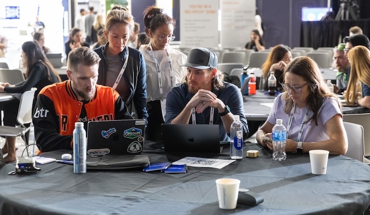 The Ultimate AI Hackathon at B2BMX 2026: The B2B Prompt Playoff – Demand Gen Report