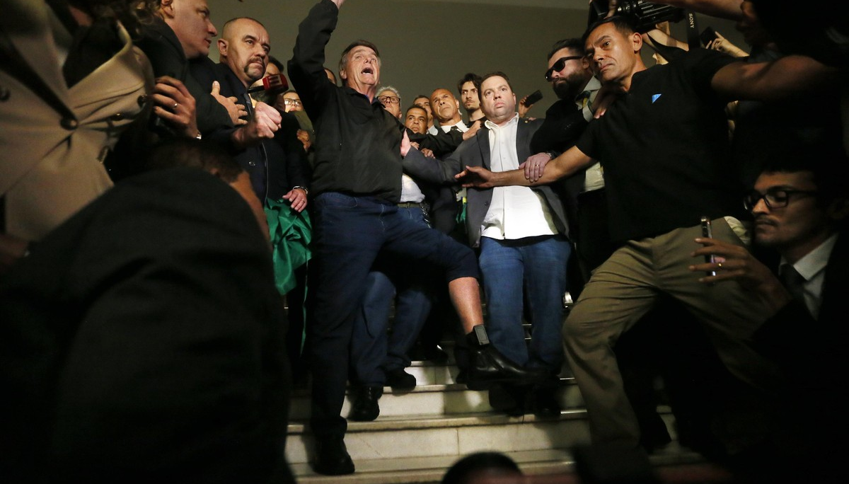 Bolsonaro risks jail after defying court order on social media ban – Valor International