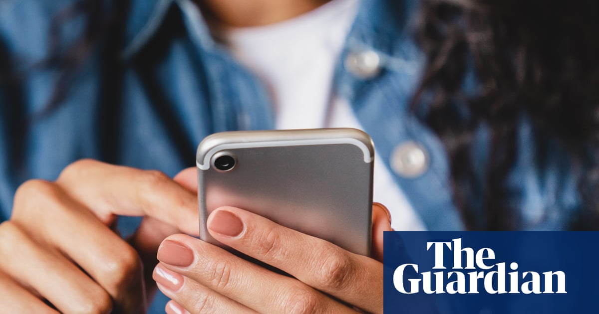 Australian influencer’s illegal crypto gambling ads permitted by Meta despite Acma warning of $2.4m fine – The Guardian