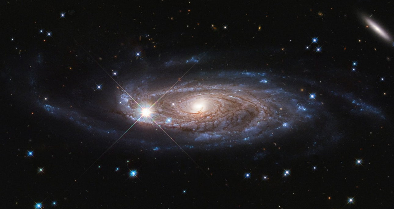 Hubble captura imagem de uma das maiores galáxias já descobertas – tecmundo.com.br