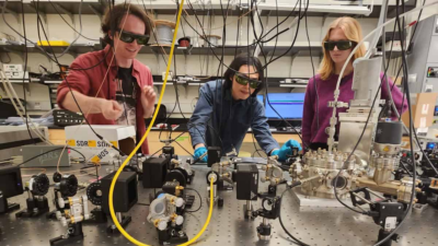 Levitated nanoparticle detects single-atom collisions – Physics World