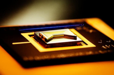 Gluon string breaking is simulated using trapped ions – Physics World