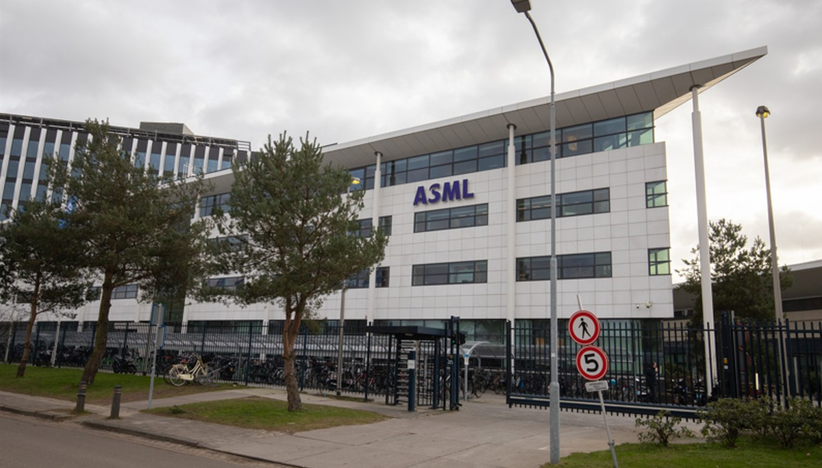 ASML eleva projeções pela 3ª vez no ano com ‘boom’ de IA e negocia pedidos até 2030 – Valor Econômico